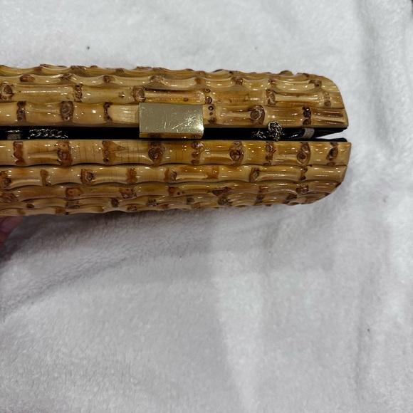 Rattan clutch! Rattan in good condition lining inside of purse shows some wear. - Picture 14 of 14